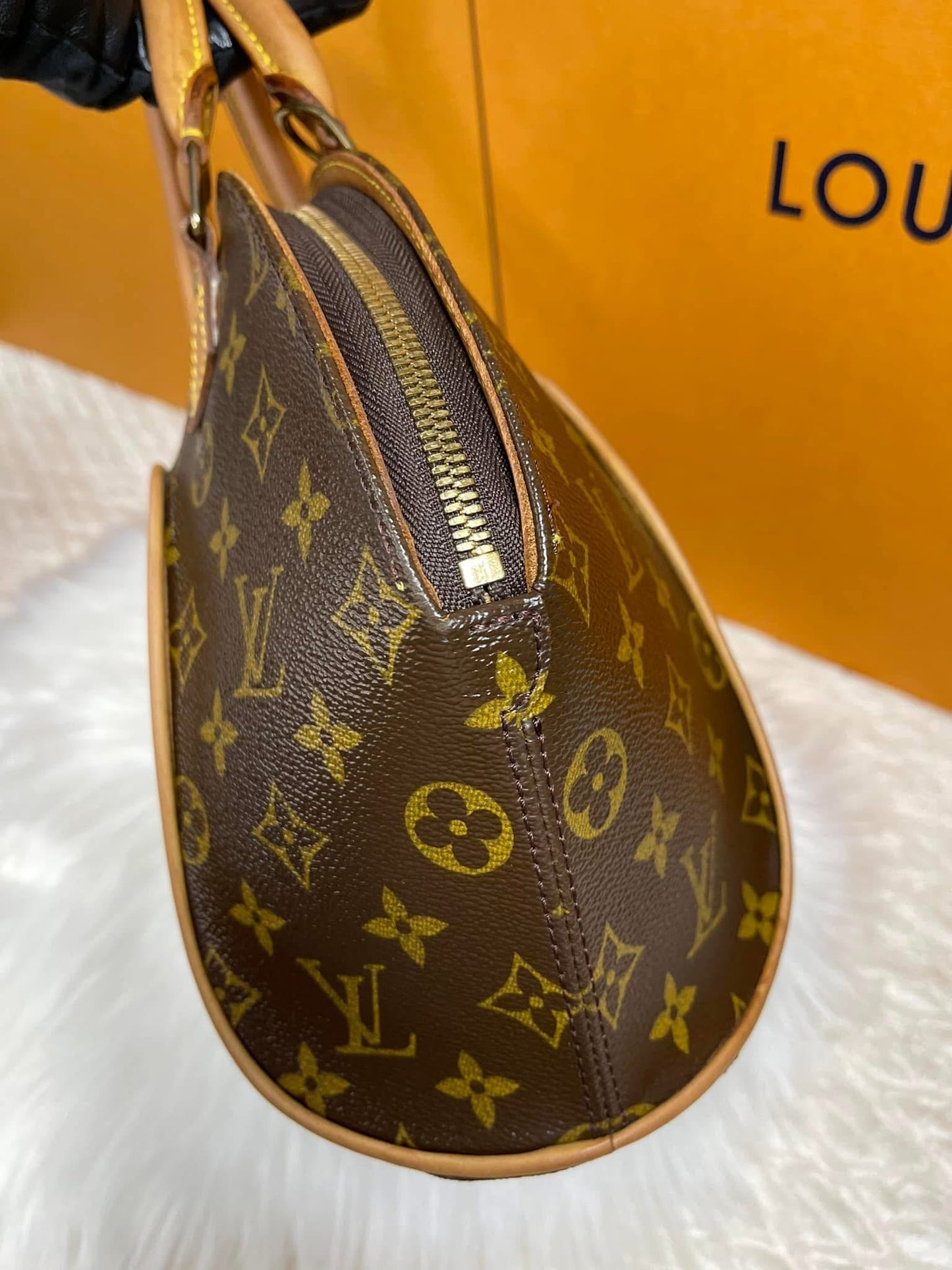 ELLIPSE PM HANDBAG MONOGRAM