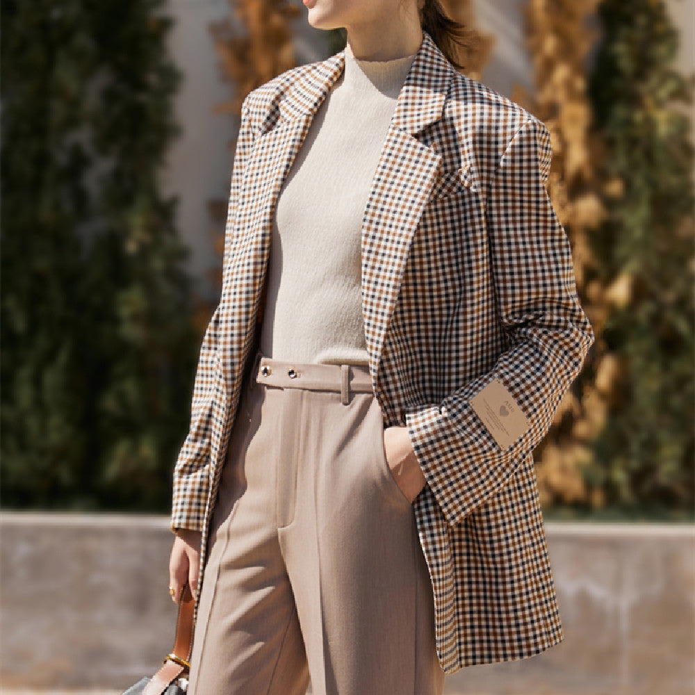 Vintage plaid suit jacket for women with wide shoulders, perfect for casual and formal occasions.
