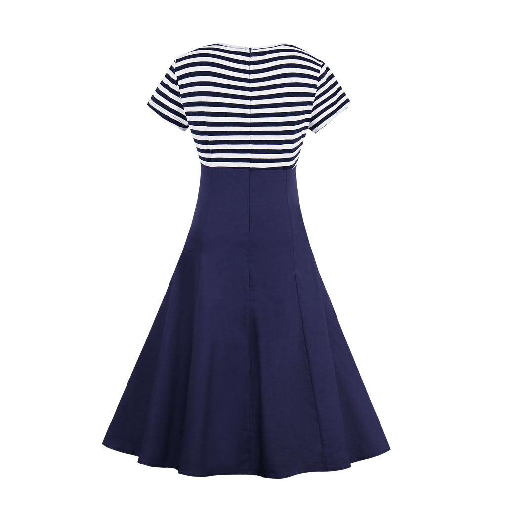 Striped Retro Dress – Vintage Style & Timeless Elegance