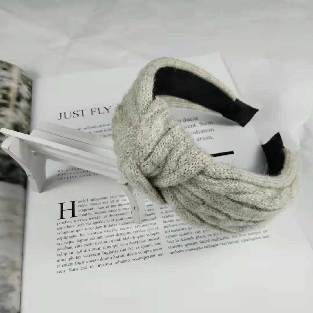 Vintage knitted knotted headband