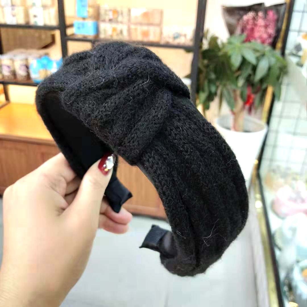 Vintage knitted knotted headband