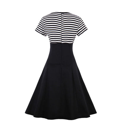Striped Retro Dress – Vintage Style & Timeless Elegance